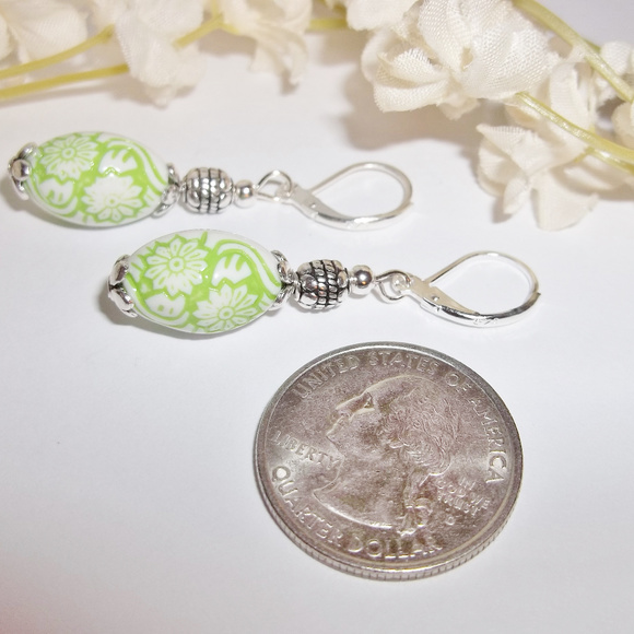 Lime Green & White Flower Earrings Beaded Set 3703 - Picture 4 of 5